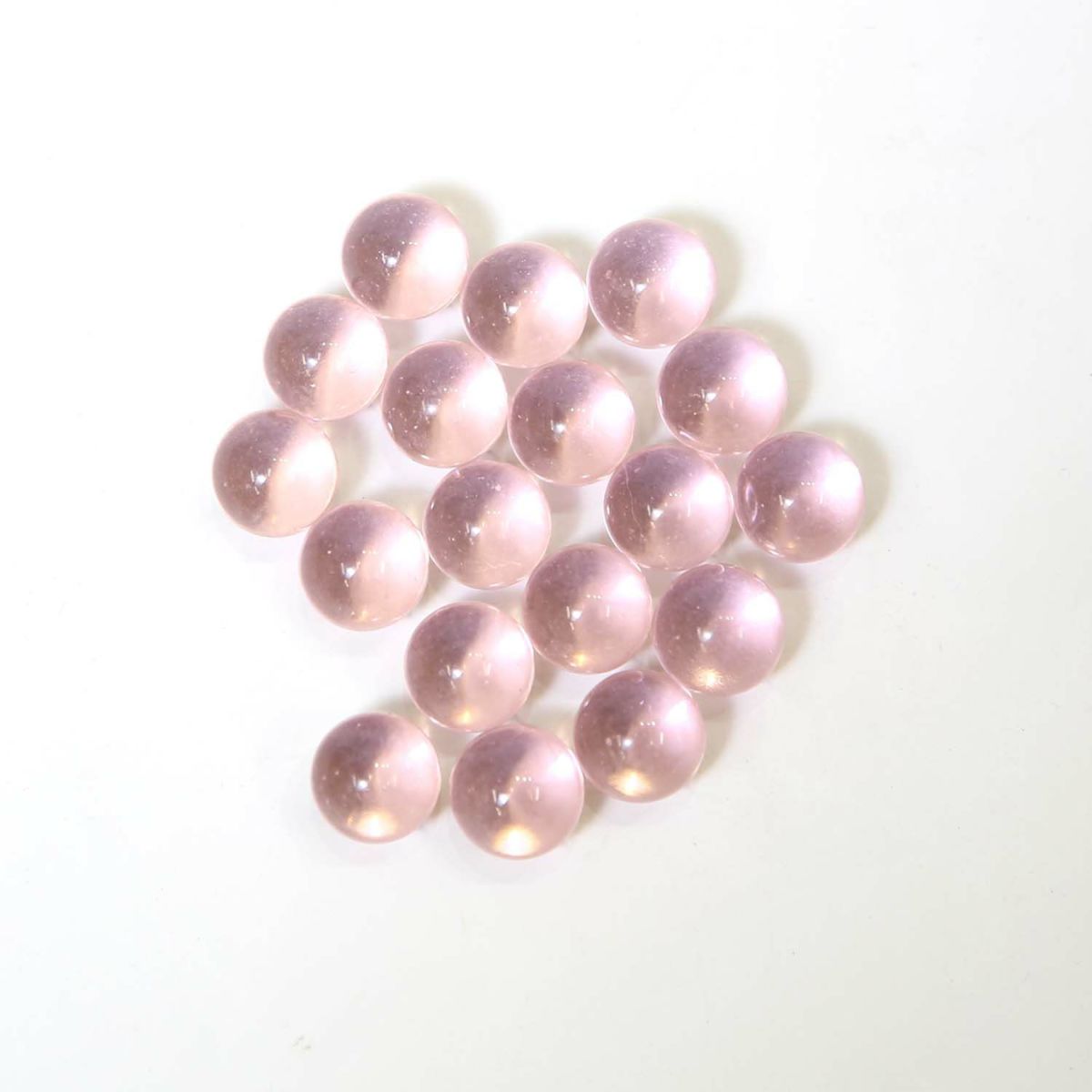 ピンク色のビー玉