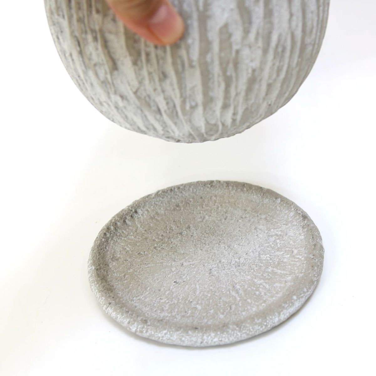 ホワイトグレー・セメント鉢 丸形