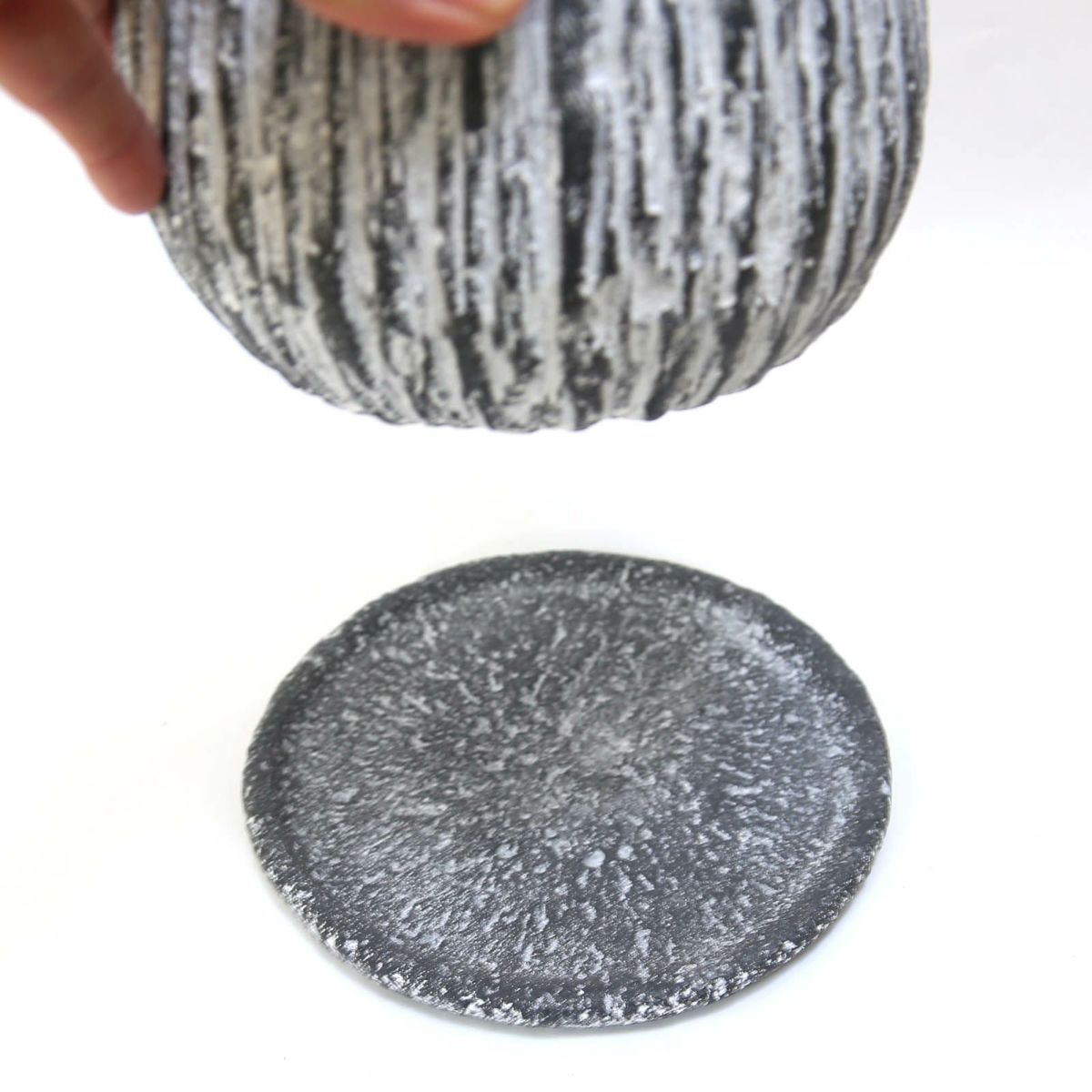 ブラックグレー・セメント鉢 丸形しずく